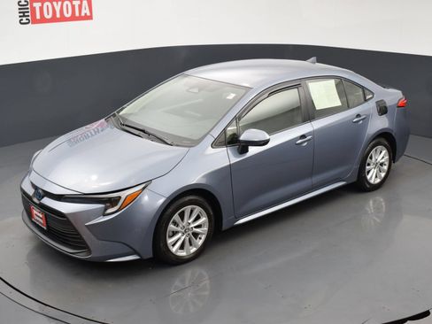Used 2025 Toyota Corolla LE w/ LE Premium Package FWD image 24