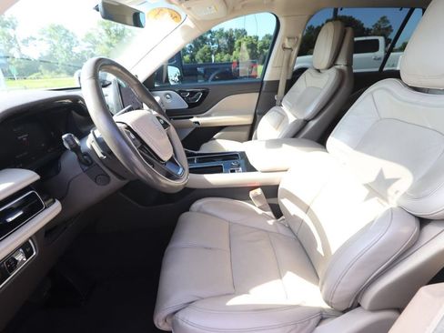 Used 2023 Lincoln Aviator Reserve w/ Equipment Group 201A RWD image 2