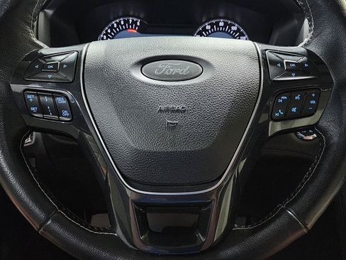 Used 2018 Ford Explorer Platinum AWD/4WD image 32