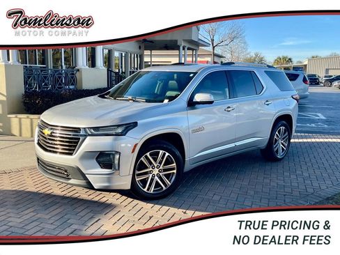Used 2022 Chevrolet Traverse High Country image 1