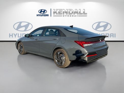 New 2025 Hyundai Elantra SEL image 4