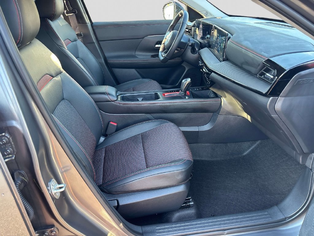 Certified 2026 Nissan Kicks SR w/ Cold Weather Package AWD/4WD image 15