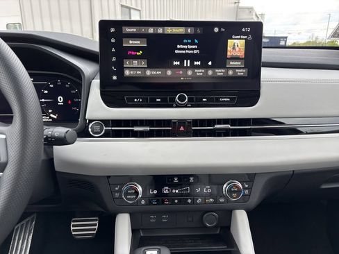Used 2025 Mitsubishi Outlander AWD image 18
