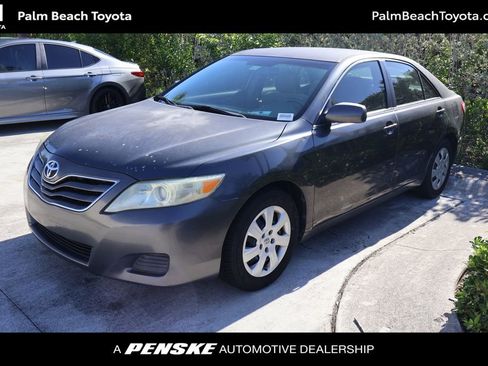 Used 2010 Toyota Camry LE FWD image 1
