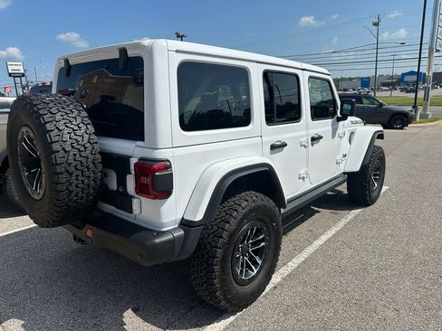 Used 2024 Jeep Wrangler Unlimited Rubicon AWD/4WD image 6