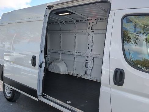 Used 2024 RAM ProMaster 2500 w/ Convenience Group image 24