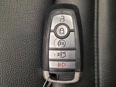 Used 2020 Ford Fusion SEL image 32