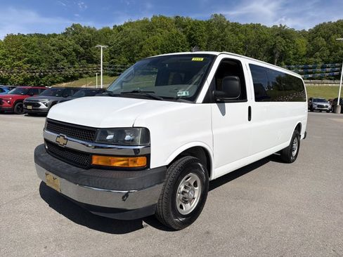 Used 2020 Chevrolet Express 3500 LT w/ LT Preferred Equipment Group RWD image 10