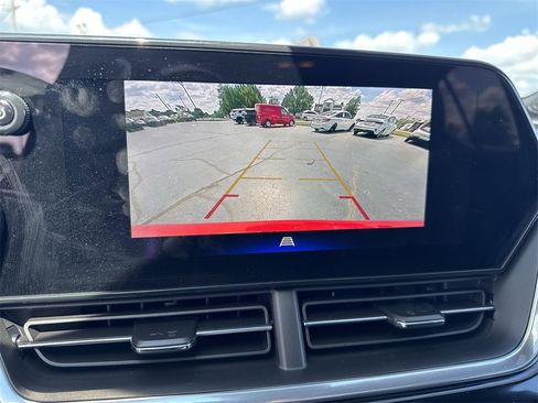 Used 2024 Chevrolet Trax RS w/ Sunroof Package image 17