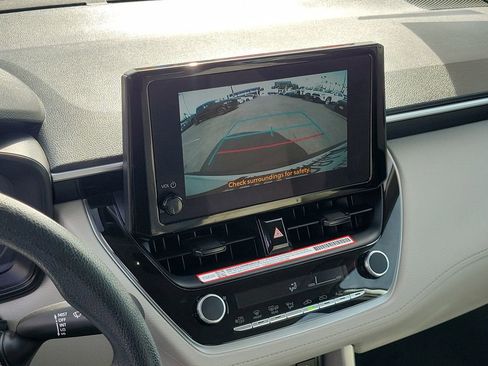 Used 2025 Toyota Corolla Cross L image 24