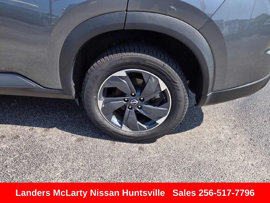 Used 2025 Nissan Rogue SV FWD image 12