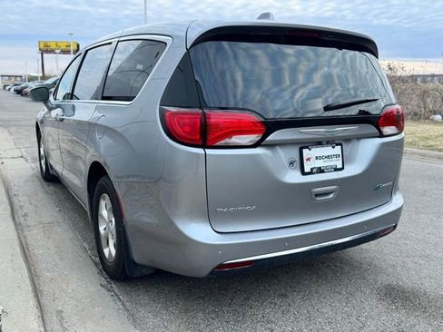 Used 2019 Chrysler Pacifica Touring Plus FWD image 38