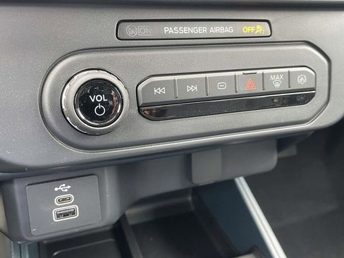 New 2025 Ford Maverick XL image 7