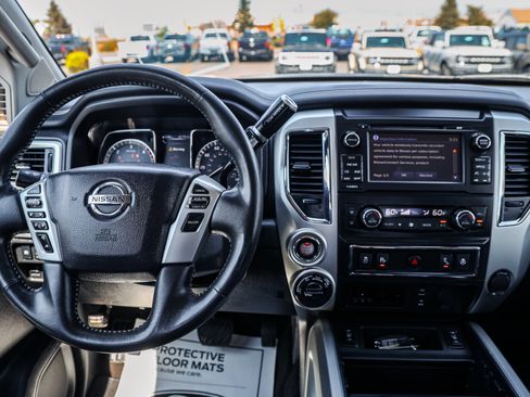 Used 2018 Nissan Titan PRO-4X w/ Pro-4x Convenience Package AWD/4WD image 16