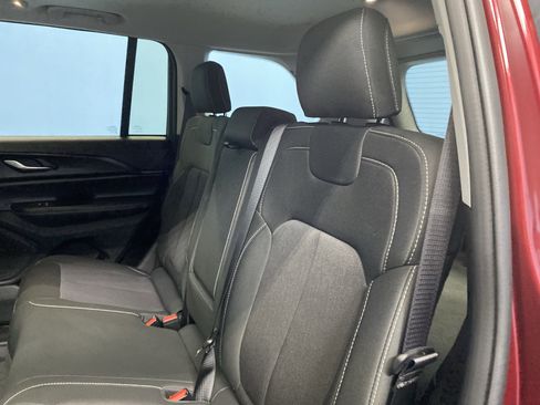 Certified 2024 Jeep Grand Cherokee Laredo X image 24