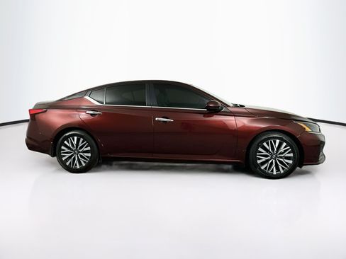 Used 2023 Nissan Altima 2.5 SV w/ SV Premium Package FWD image 10