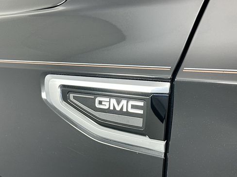 Used 2022 GMC Yukon XL Denali w/ Denali Premium Package AWD/4WD image 23