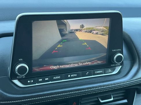 Used 2025 Nissan Rogue SV image 22