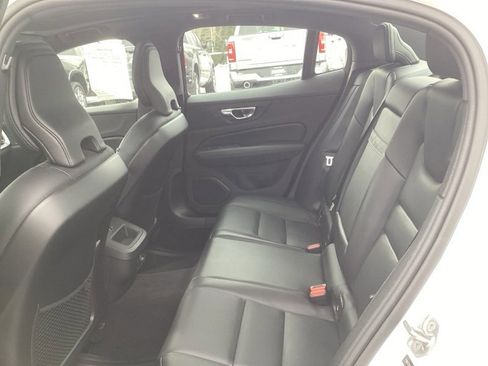Used 2020 Volvo S60 T6 Momentum image 14