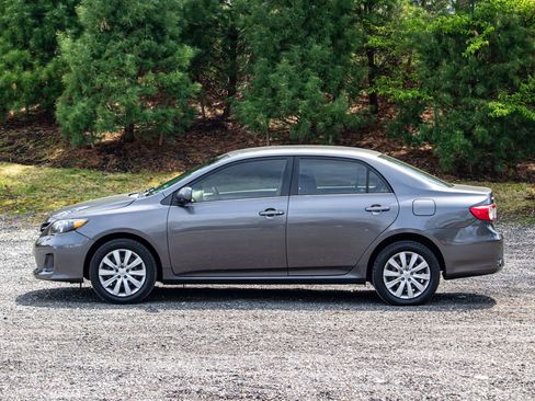 Used 2013 Toyota Corolla LE FWD image 4