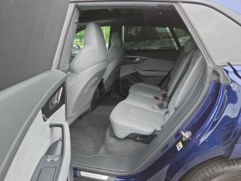 Used 2023 Audi SQ8 Prestige AWD/4WD image 23