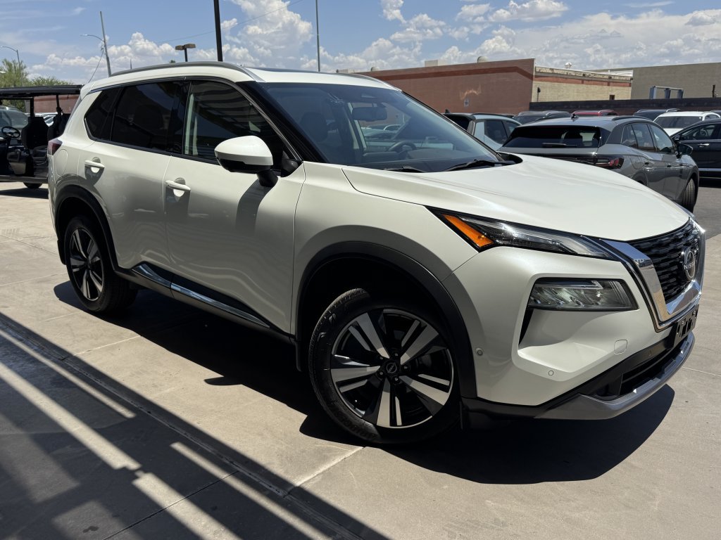 Used 2023 Nissan Rogue SL w/ SL Premium Package FWD image 5