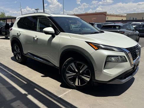 Used 2023 Nissan Rogue SL w/ SL Premium Package image 5