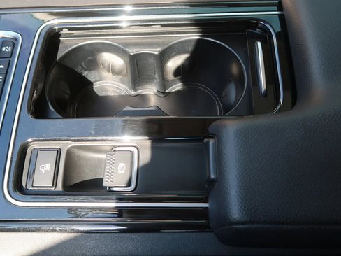 Used 2018 Jaguar XE image 30