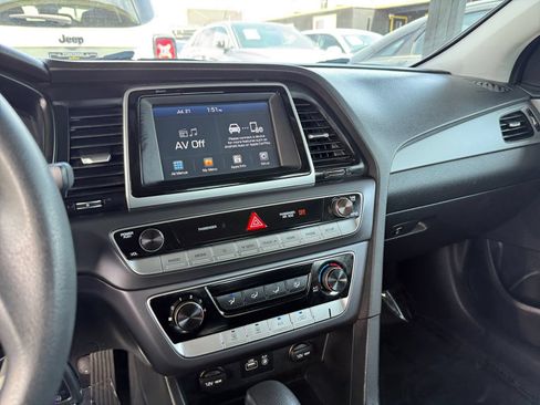 Used 2019 Hyundai Sonata SE w/ Cargo Package FWD image 16