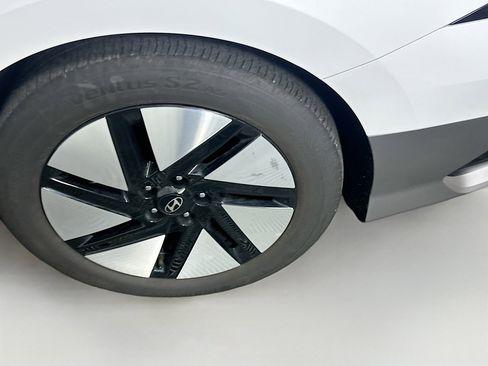 Used 2024 Hyundai Ioniq 6 SE image 11