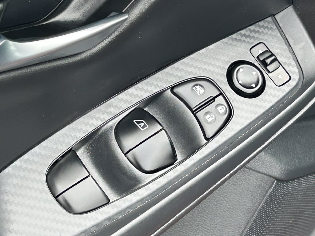 Used 2025 Nissan Sentra SV FWD image 25