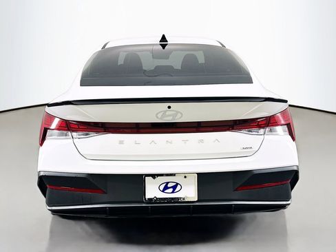 Certified 2025 Hyundai Elantra SEL FWD image 6