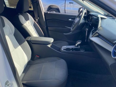 Used 2025 Chevrolet Trax LS w/ LS Convenience Package image 17