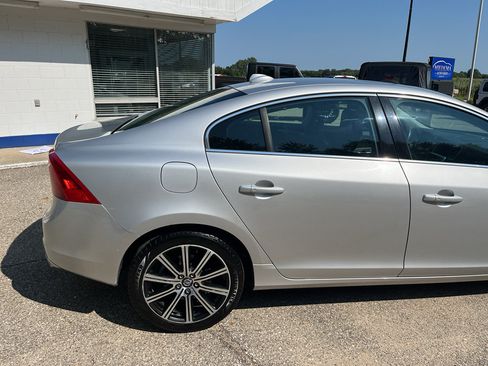 Used 2017 Volvo S60 T5 Inscription Platinum w/ Climate Package AWD/4WD image 7