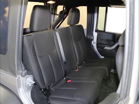 Used 2018 Jeep Wrangler Unlimited Sport S image 34