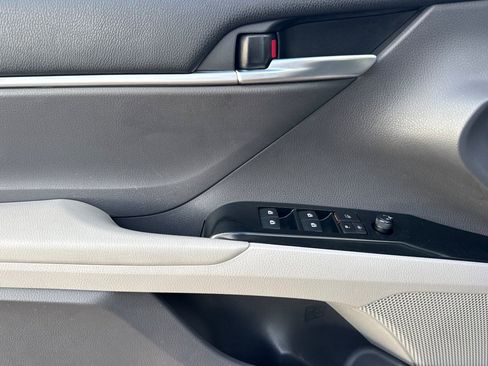 Certified 2018 Toyota Camry LE image 13