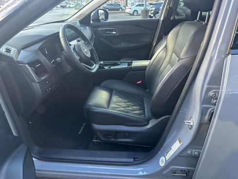 Certified 2024 Nissan Rogue Platinum image 9