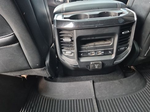 Used 2019 RAM 1500 Laramie AWD/4WD image 17