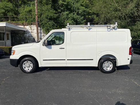 Used 2016 Nissan NV 2500 SV RWD image 2