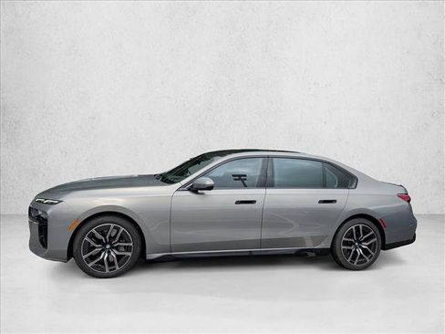 Used 2023 BMW 760i xDrive AWD/4WD image 5
