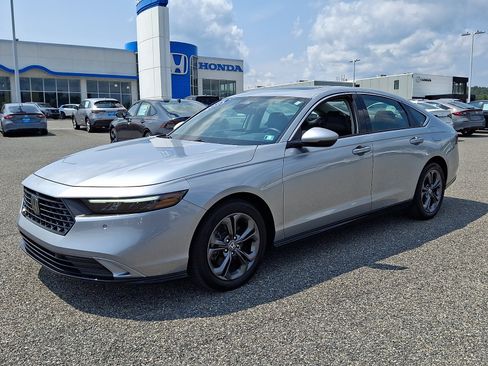 Certified 2025 Honda Accord EX-L image 4