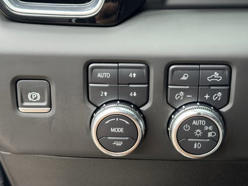Used 2025 GMC Sierra 2500 Denali Ultimate w/ Max Trailering Package AWD/4WD image 25