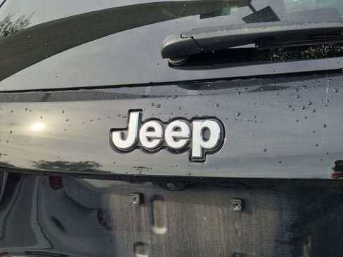 Used 2018 Jeep Grand Cherokee Limited RWD image 22