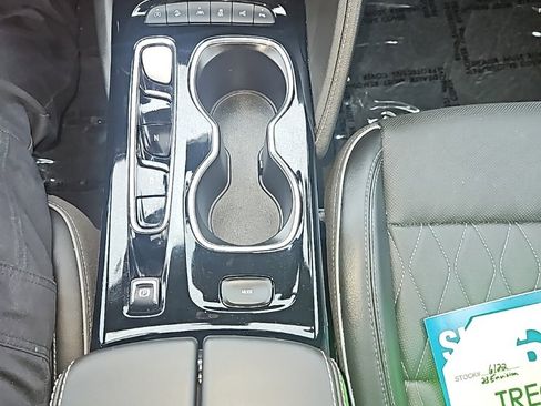 Used 2023 Buick Envision Avenir image 19