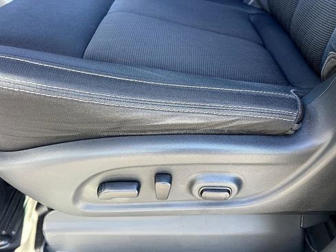 Used 2018 Nissan Titan SV w/ SV Convenience Package image 21