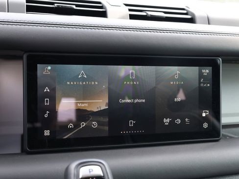 Used 2023 Land Rover Defender 90 SE image 30