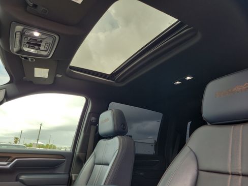 Used 2024 Chevrolet Silverado 2500 High Country w/ High Country Premium Package AWD/4WD image 21