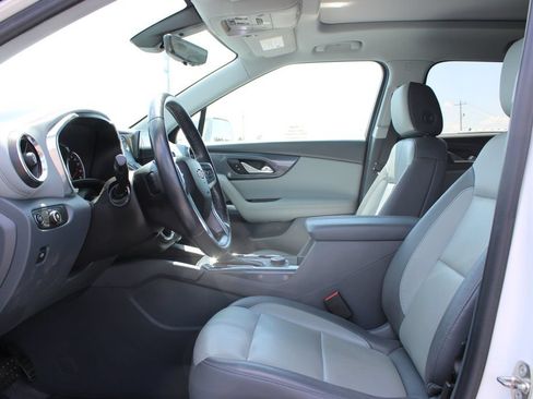 Used 2020 Chevrolet Blazer LT w/ Sound & Technology Package FWD image 17