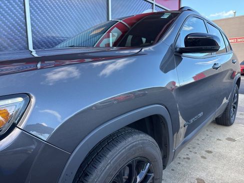 Used 2023 Jeep Cherokee Altitude Lux image 17