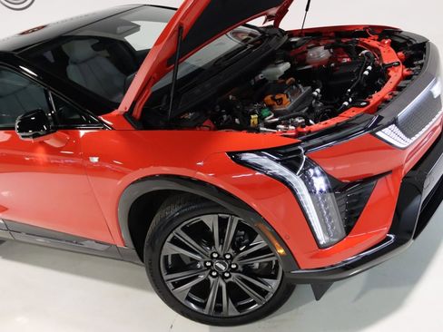 Used 2025 Cadillac Optiq Sport 2 w/ LPO, Floor Liner Package image 78